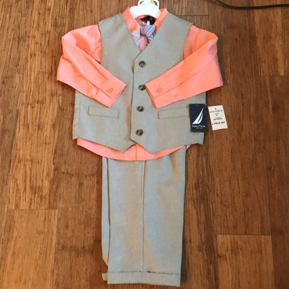Boys suit size 4t